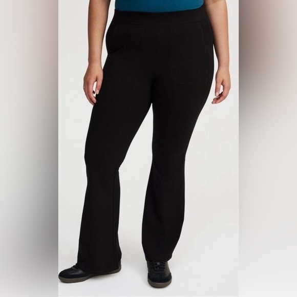 ✨ NWT ✨ Torrid: Women’s Black Full Length Flare Leggings with Pockets- Size 2 - Picture 7 of 9